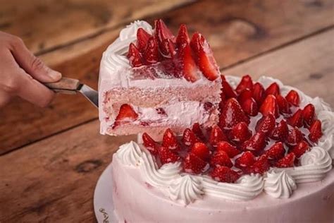 best strawberry shortcake manila|Baguio's Vizco's strawberry shortcake available for delivery.
